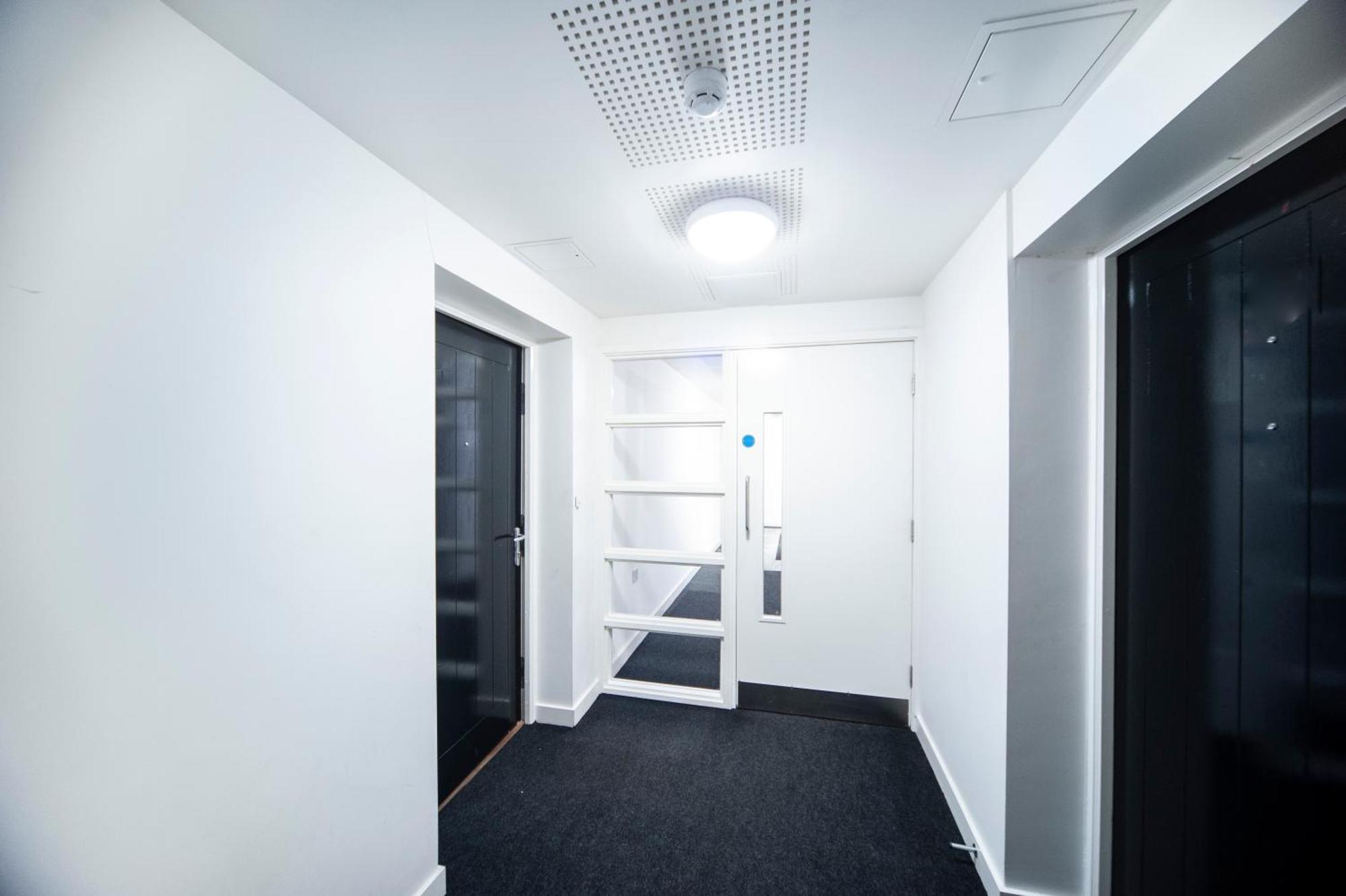 Top Floor Apt - 2 Bed/2 Bath + Private Balcony London Exterior foto